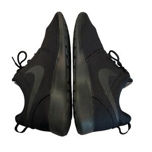 Nike Roshe One Triple Black Women’s 9.5 Athletic Sneakers Lightweight Running